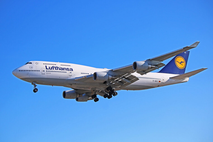 BOEING 747-400