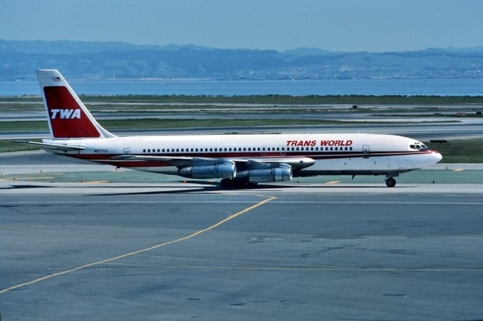 BOEING 707-100