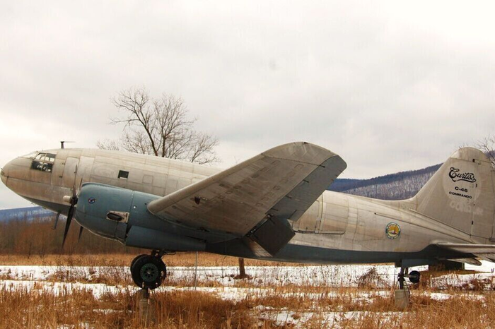 CURTISS C-46 COMMANDO