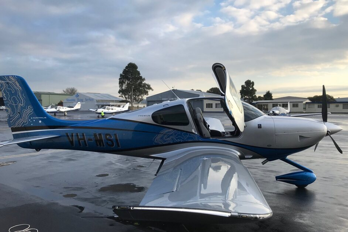 CIRRUS SR22