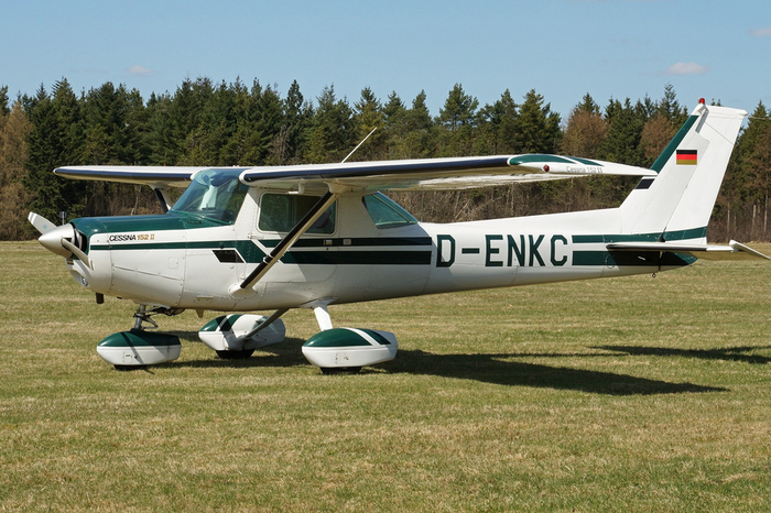 CESSNA 152