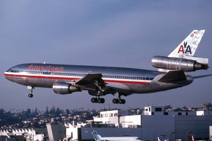 McDONNELL DOUGLAS DC-10