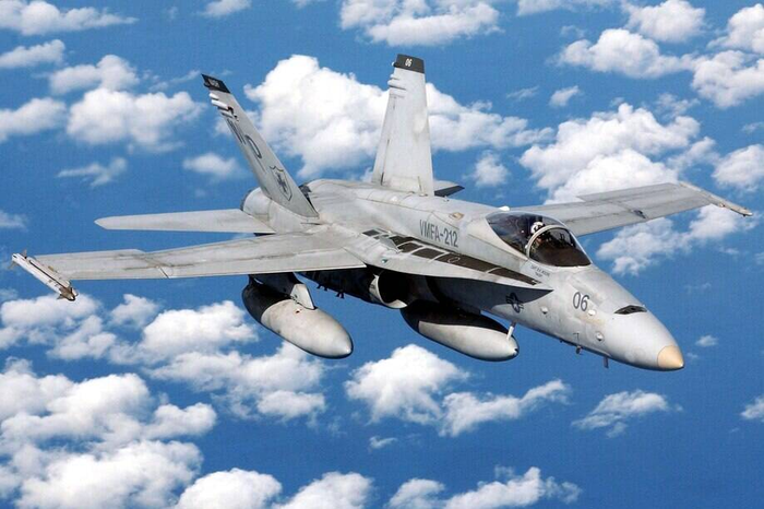 McDONNELL DOUGLAS FA-18 HORNET