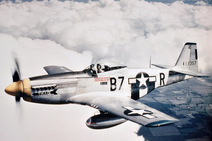 NORTH AMERICAN P-51D & P-51K MUSTANG