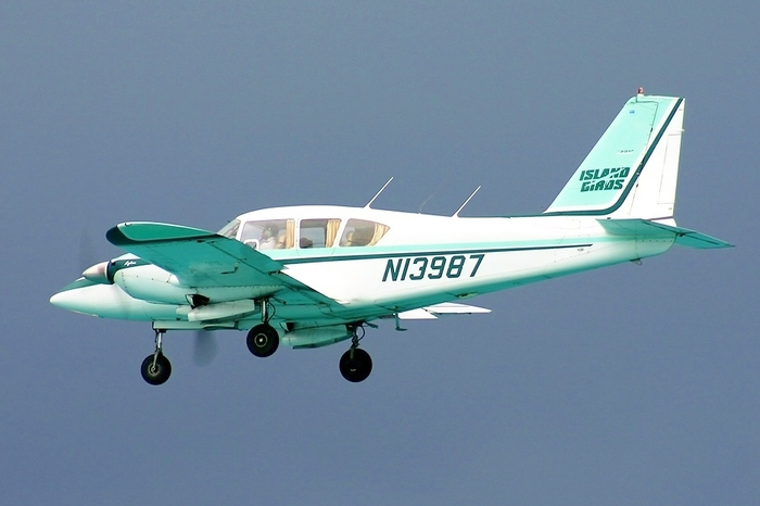 PIPER PA-23 APACHE